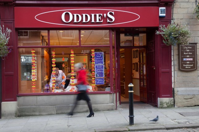 F425YT Oddie's Family Bakery, dessert, cake, seasonal food, chocolate, sugar. Shops and streets of Colne in Lancashire, UK