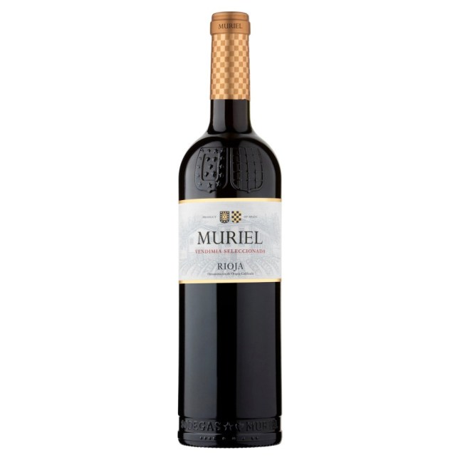 A bottle of Muriel Tempranillo Vendimia Seleccionada Rioja on a white background